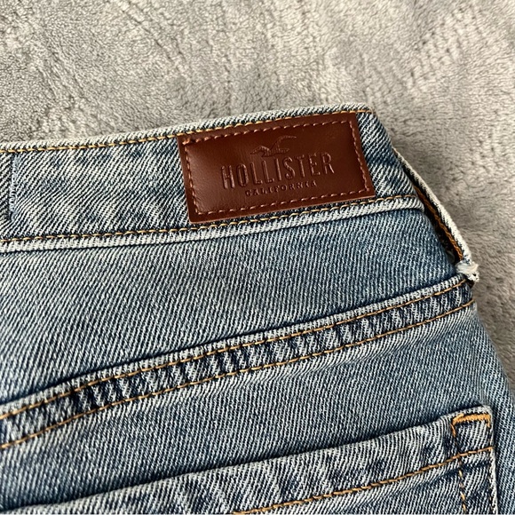 Hollister Ultra High-Rise Mom Jeans - Picture 10 of 12